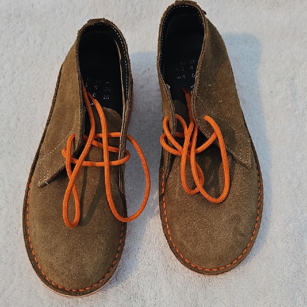 Veldskoen Orange Bottom Suede Ankle Boots with Vibrant Orange Laces